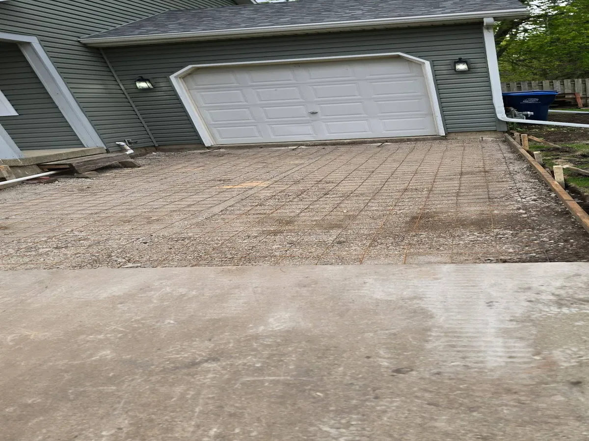 Cracked driveway before the concrete was replaced